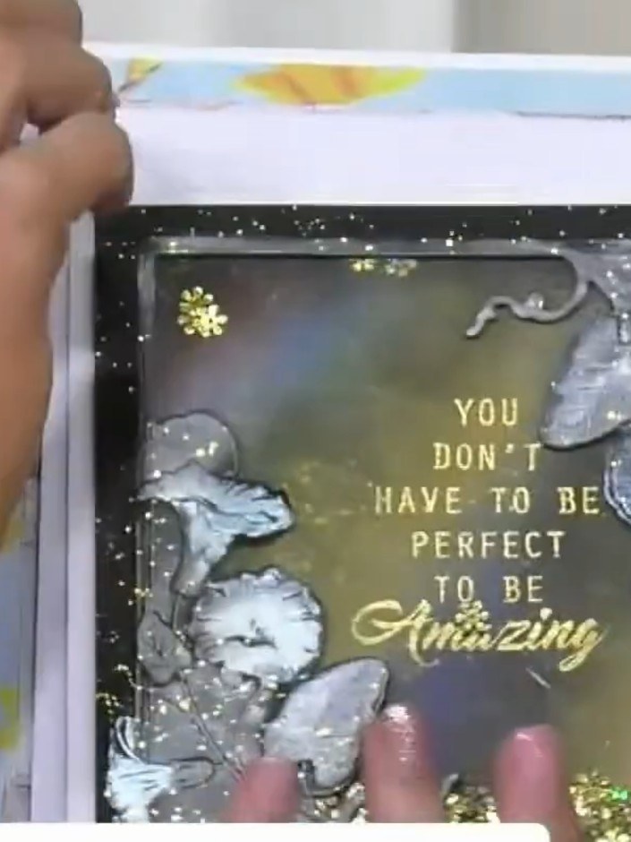 Tarjeta con embossing Eternity y cera dorada (gilding wax) - the finished project