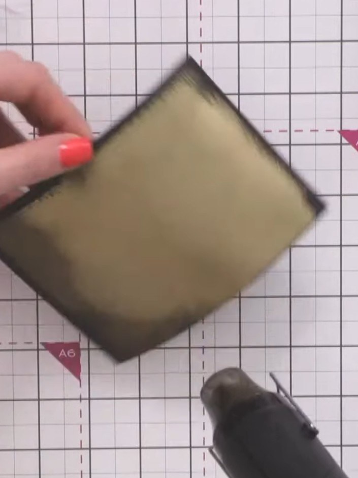 Step 9: Cuando la cartulina se haya enfriado, colócala con cuidado dentro de tu carpeta de embossing, lista para el embossing.