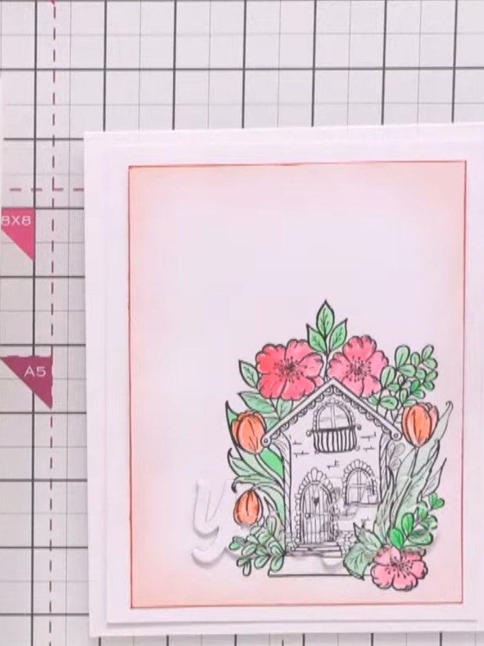 Step 14: Usa una herramienta para recoger adornos y agrega destellos transparentes alrededor del diseño floral para darle un toque extra y más volumen.