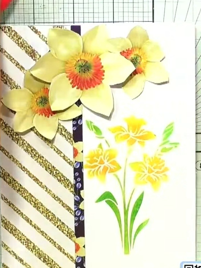 Tarjeta de narcisos con esténcil y papeles en capas - the finished project