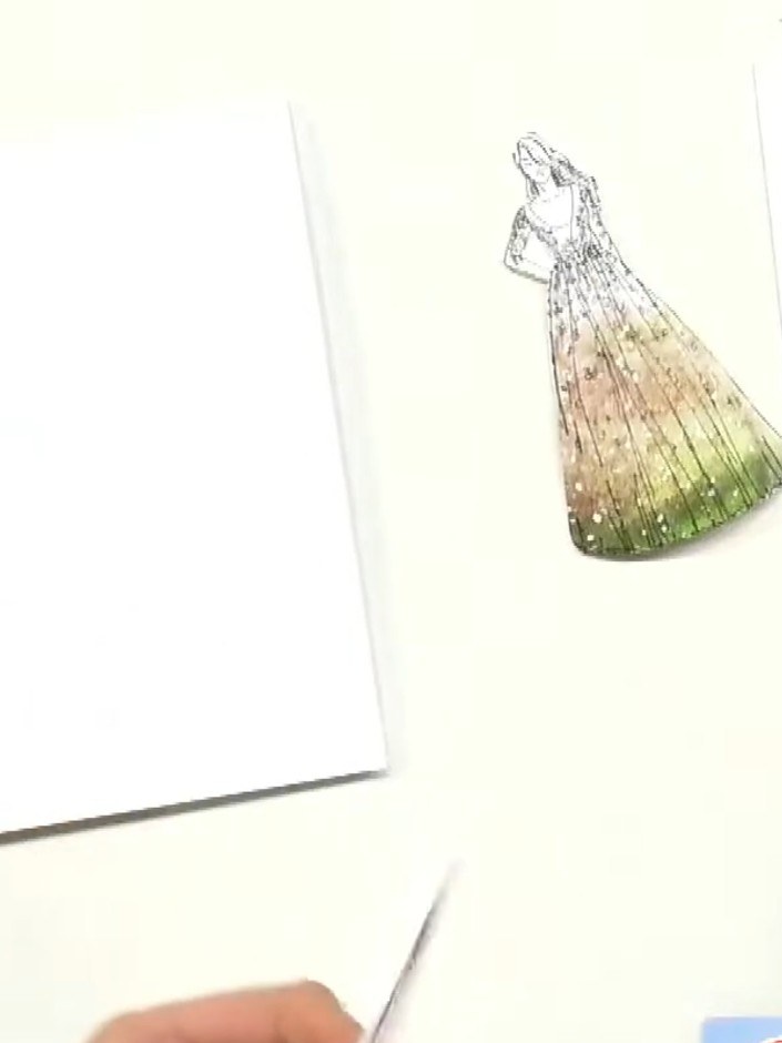 Step 7: Agrega adornos con volumen, como flores estampadas, alrededor del marco. Use stamps from the Francesca stamp s
