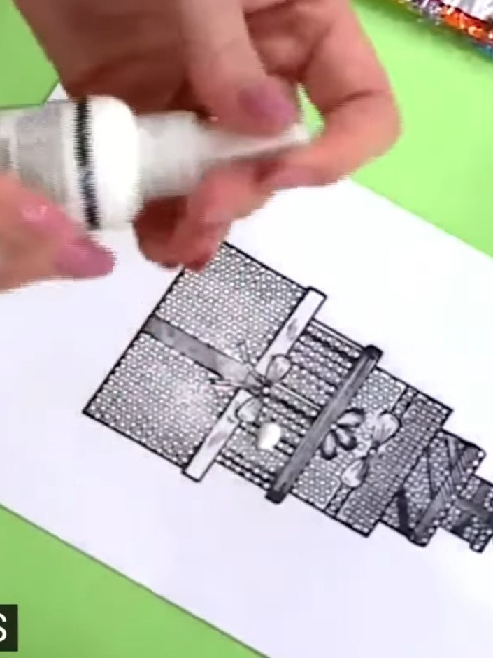 Step 5: Prepare your crystal pen by removing the cap and filling it with the included gel. This makes the pen tip stic