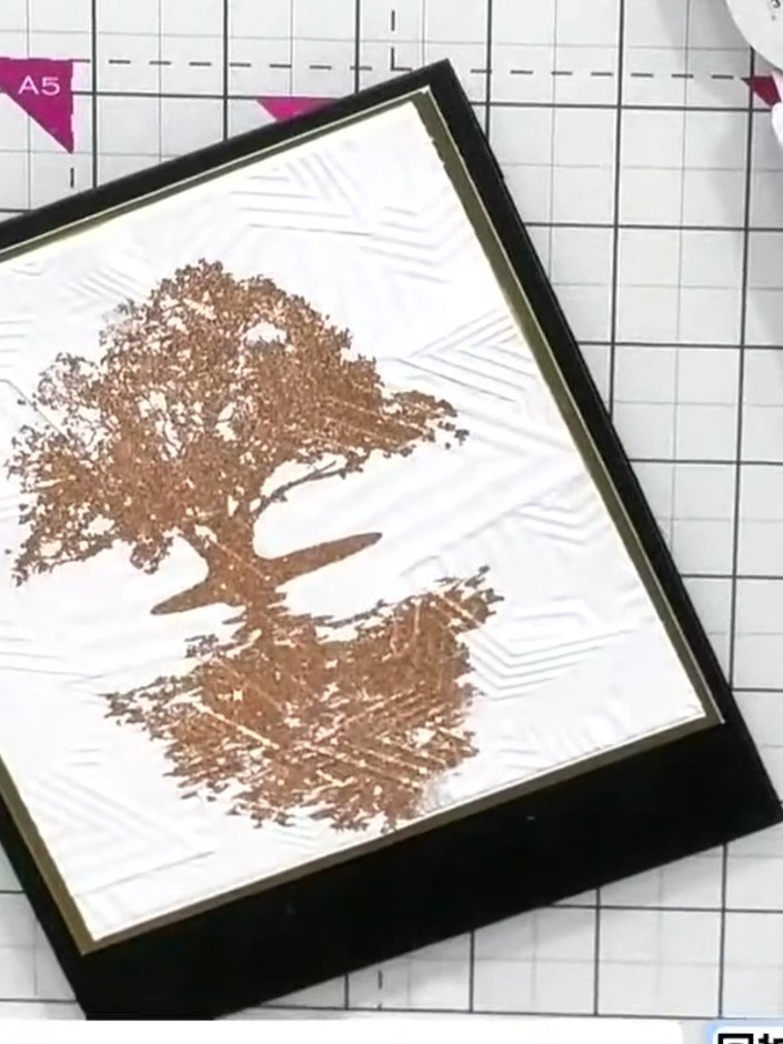Árbol con embossing en secciones a color y monocromáticas - the finished project