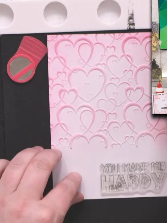 Tarjeta con panel en embossing de corazones Love Hearts y detalles en tinta - the finished project
