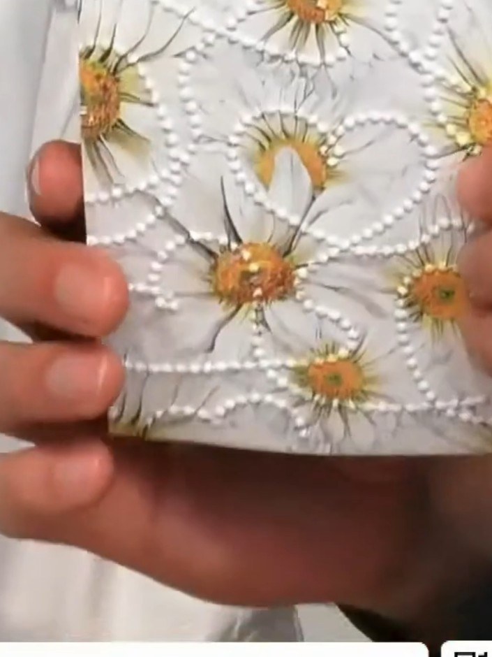 Tarjeta con fondo de papel decorado en embossing - the finished project