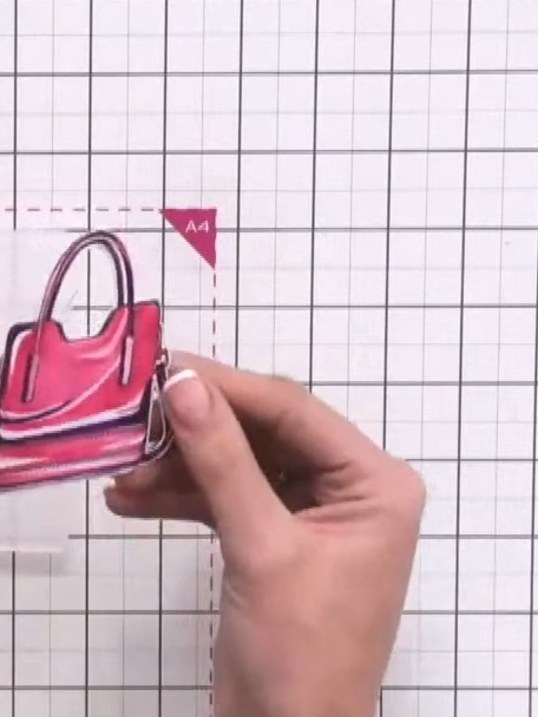 Step 1: Prepara tu tarjeta base con cartulina de color o estampada de la colección. Fold the cardstock to form an