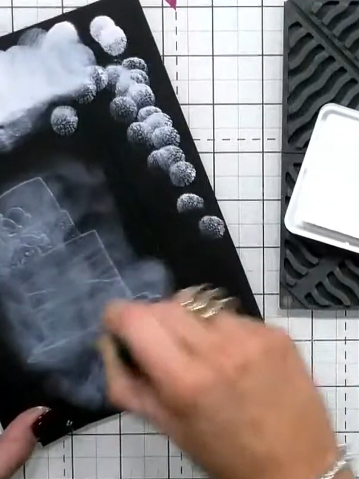 Step 3: Deja que la imagen estampada en blanco se seque por completo antes de continuar. Give it plenty of time to ensure the emboss