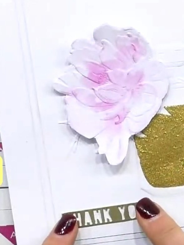 Tarjeta de frasco de perfume con pasta de brillantina dorada y carpeta de embossing - the finished project