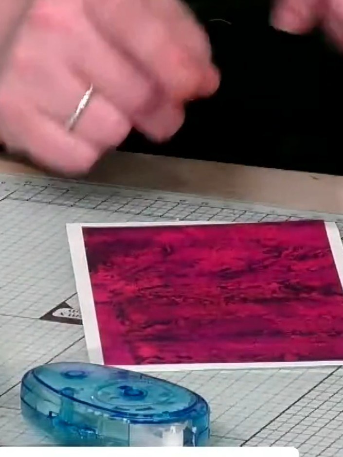 Step 1: Elige una hoja de vellum marmoleado o estampado de la colección Life in Full Colour. Choose a design with rich 