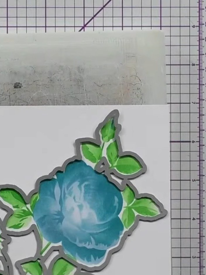 Geschichtete Blumen-Schablonenkarte mit Ink Blending - the finished project