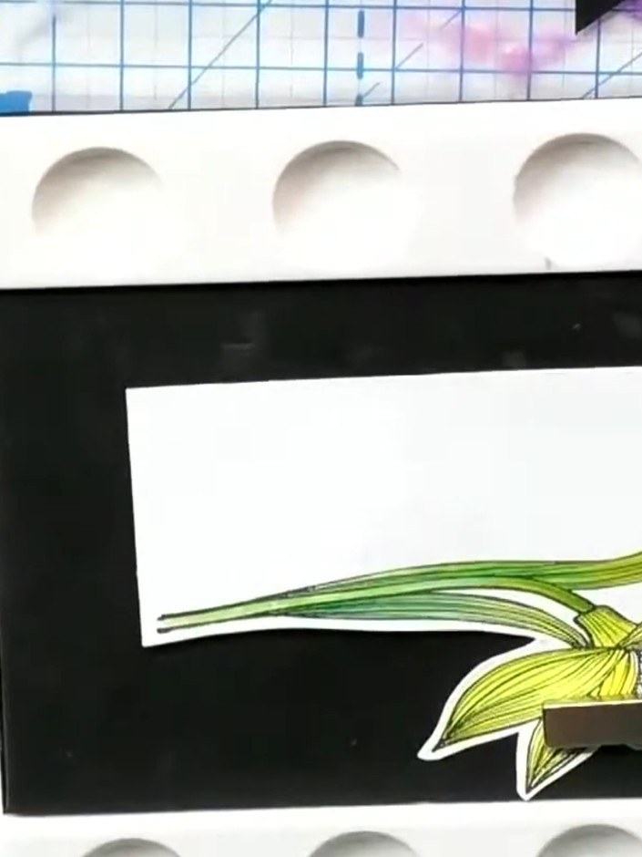 Step 2: Colour in the daffodil using coloured pencils or watercolours. Add yellow around the outline of the petals, bl