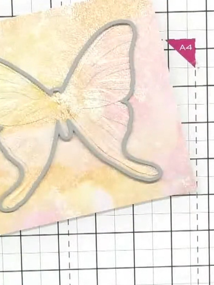 Tarjeta con mariposa en embossing y fondo estampado - the finished project