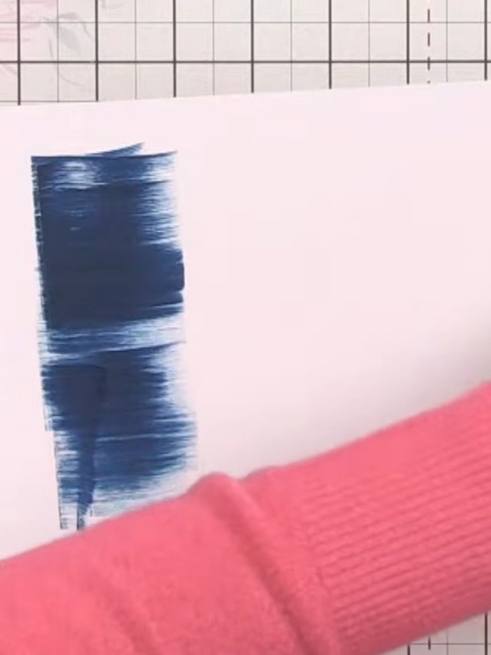 Step 1: Apply blue ink directly onto white card stock using light tapping motions with the ink pad. Build up the colou