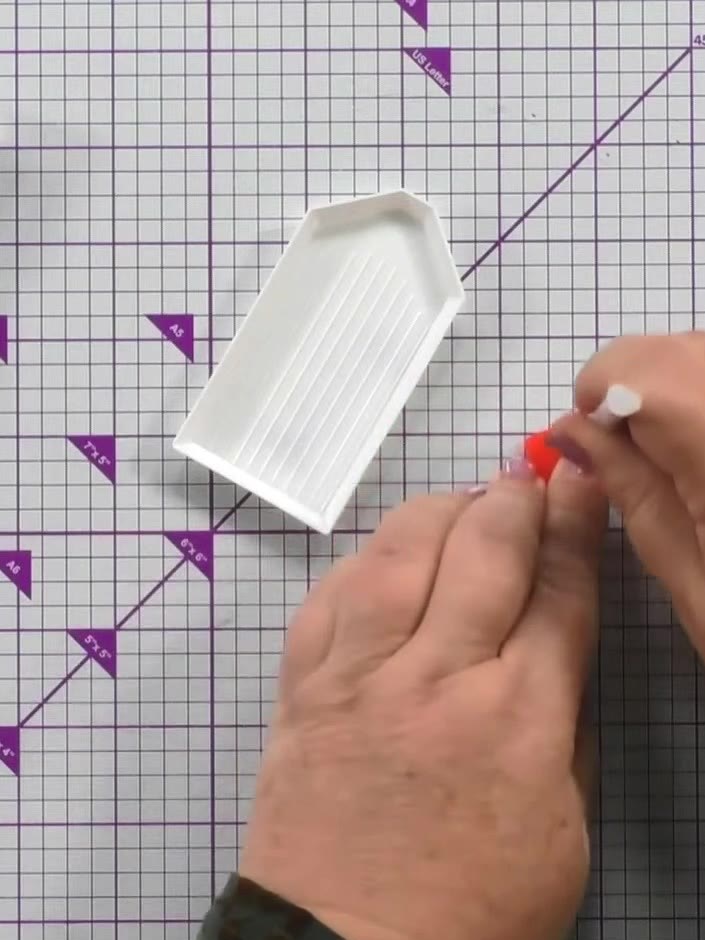 Step 2: Load your crystal pen by pressing the tip into the jelly wax twice to ensure it is fully coated. This will all