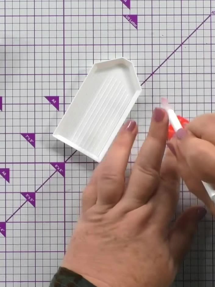 Step 3: Peel back the protective film on the jelly wax pad. Press the pen tip into the wax to pick up a small amount. 