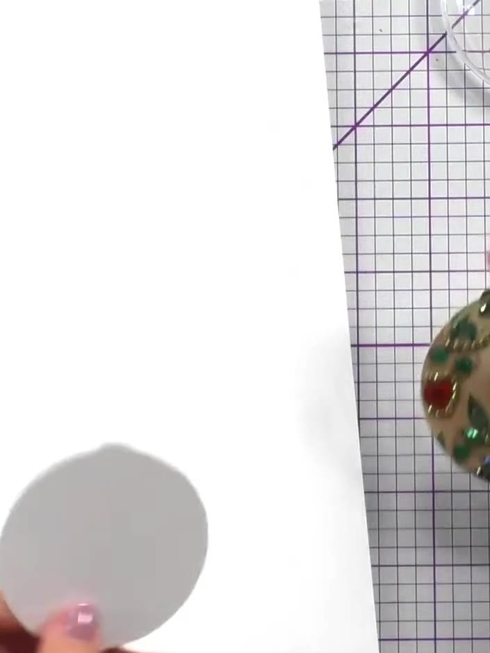 Step 1: Draw around a fillable bauble onto stamping card and cut out the circle.