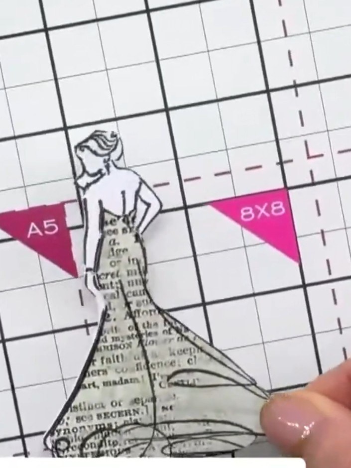 Stap 2: Carefully cut around the stamped lady outline using scissors. Take your time to cut precisely along the edges 