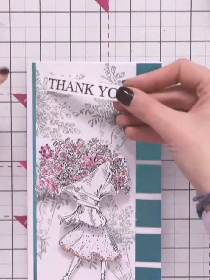 Passo 11: Stamp or write a 'Thank You' sentiment on white card and glue it to the right side of the card, positioning it
