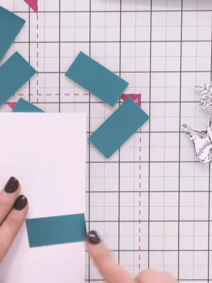 Passo 5: Glue the metallic teal off-cut strips vertically down the centre and sides of your stamped background panel, s