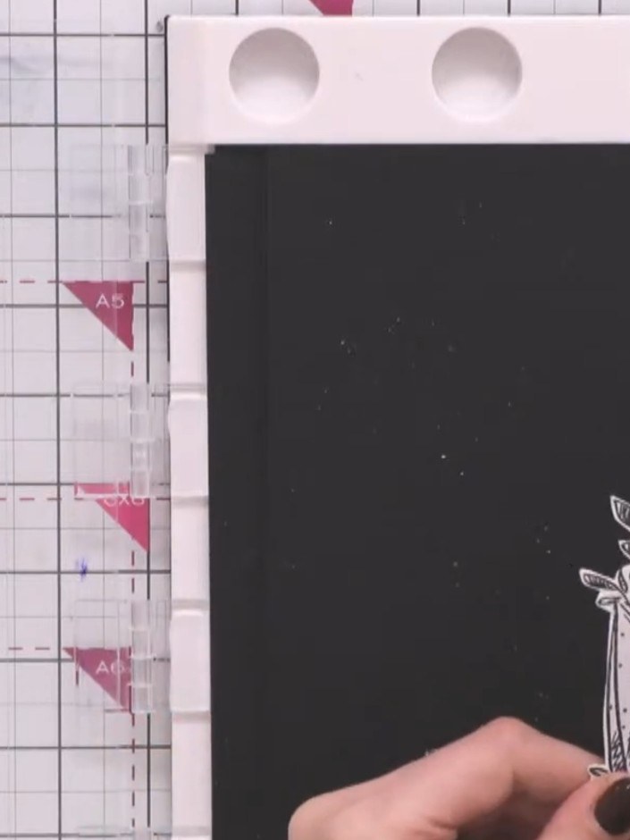 Passo 7: Colora il bouquet timbrato con inchiostro rosa per le rose e verde per le foglie. Apply the ink directly t