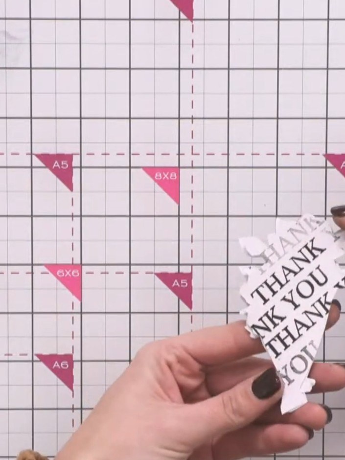 Passo 9: Take the two stamped bouquet pieces that you've cut out and glue them together back-to-back, ensuring the 'THA