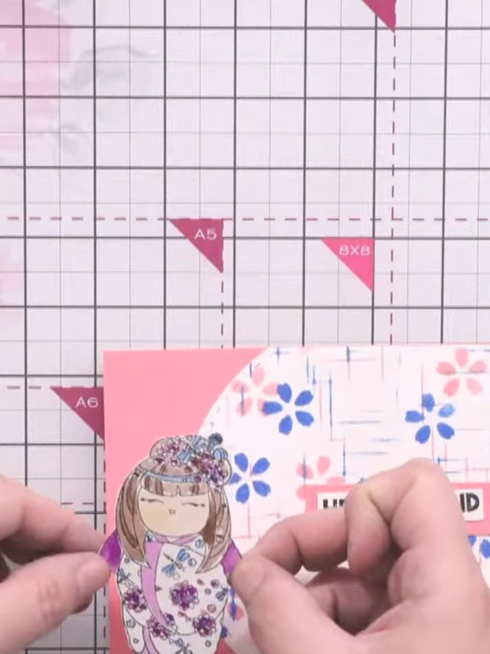 Passo 10: Attach the finished geisha design to the front of your card base using foam pads to create dimension and allow