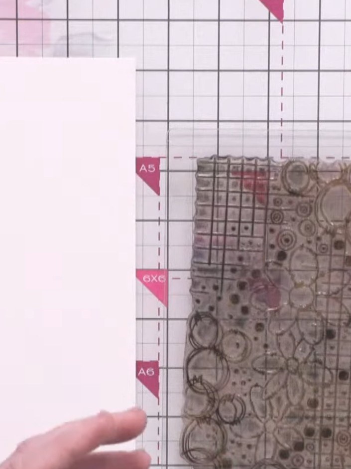 Passo 1: Stamp the Flower Frenzy stamp onto white cardstock using brown archival ink. Press firmly and evenly to transf