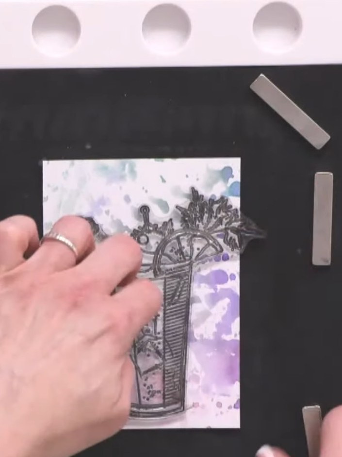 Passo 2: Stamp the cocktails design onto the decorative paper with purple and pink watercolour effect. This creates a s