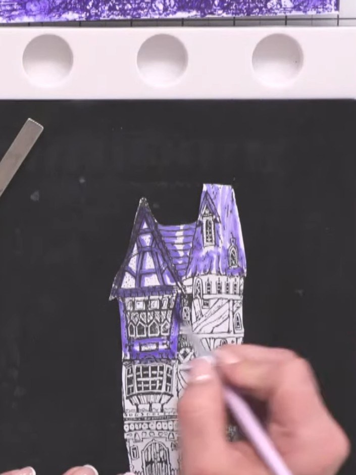 Paso 9: Use a blender brush to blend the purple watercolour on the house stamp, working the colour smoothly across the