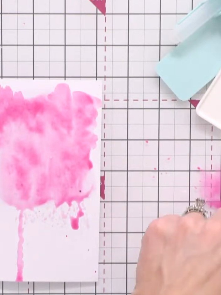 Stap 6: Add more water to the pink watercolour wash to encourage additional drips and movement of the colour down the 