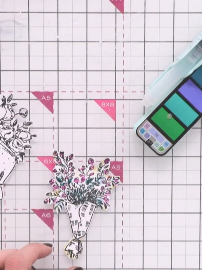 Passo 6: Fill in any remaining white space around the coloured bouquet with ochre or yellow watercolour to complete the