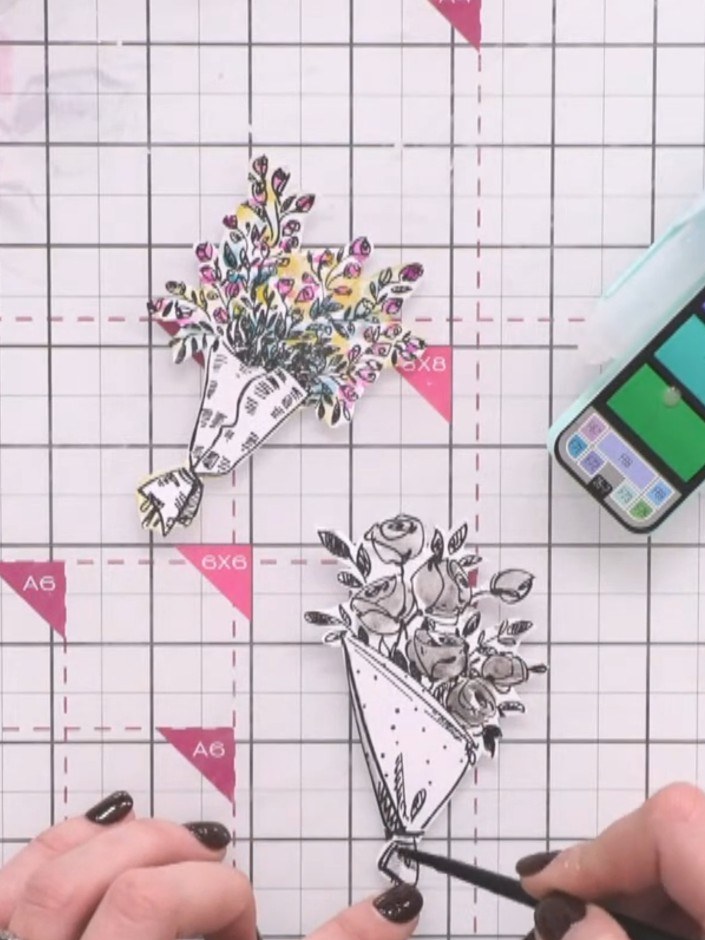 Paso 5: Add darker shading to the leaves on the rose bouquet using black watercolour. Apply the colour to create depth