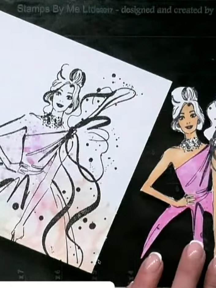 Passo 8: Allow the watercolour to dry completely. Once dry, display your finished fairy card alongside the coloured ima