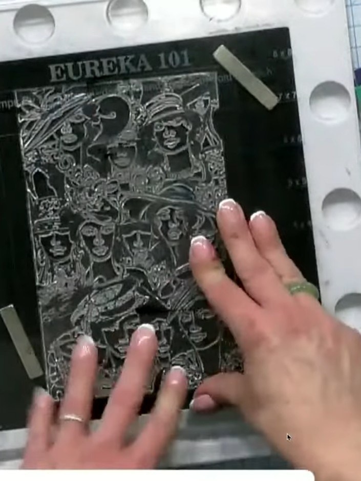 Passo 2: Apply black embossing ink directly onto the Stay Fancy stamp using the embossing ink pad. Ensure even coverage