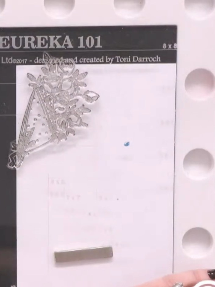 Passo 2: Select a grey ink pad and stamp one of the floral bouquet designs from the Eureka 101 stamp set onto the white