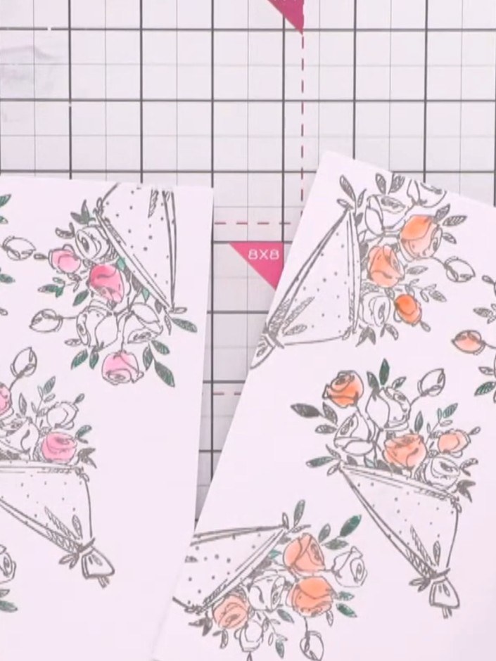Passo 4: Add green sparkle pen colour to the leaves on both cards. Highlight some of the leaf details and open spaces r