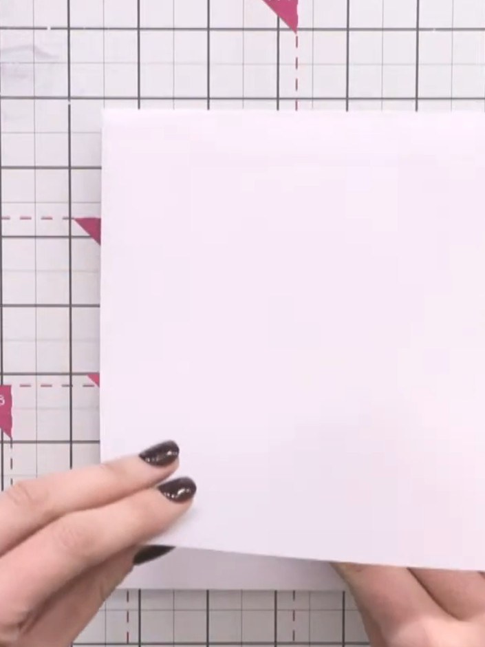 Paso 3: Stamp the bouquet design onto the vellum overlay using a sticky ink pad, positioning it in the top corner of t