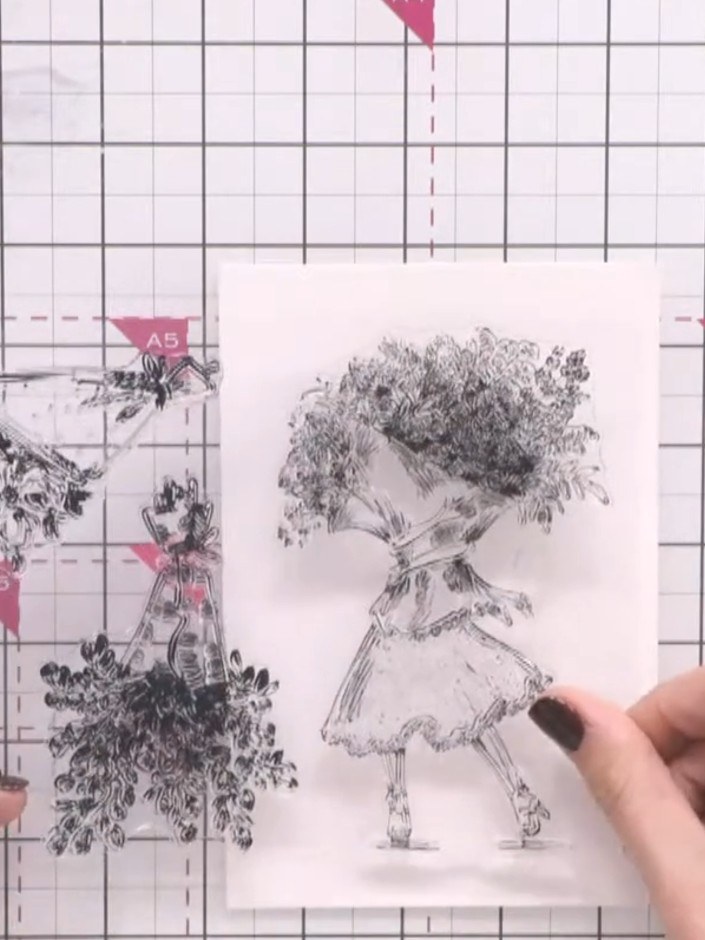 Passo 1: Stamp the bouquet image onto watercolour cardstock using embossing ink. Apply gold embossing powder over the s