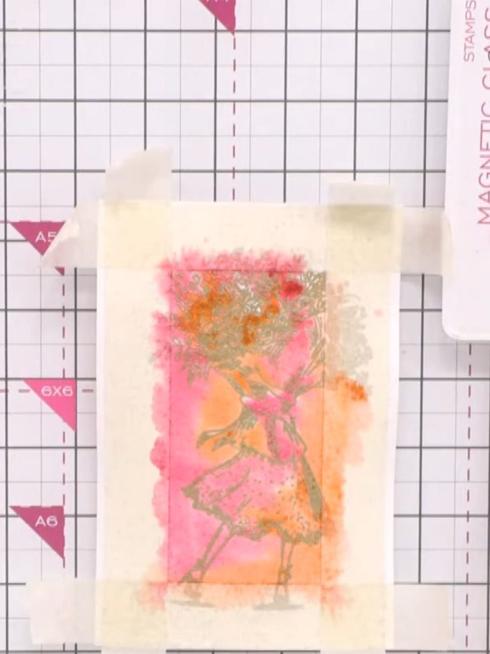 Passo 5: Use a heat tool to completely dry the watercolour wash on your card. Move the heat tool over the surface until