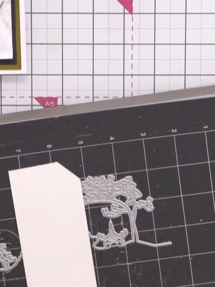 Stap 1: Leg de snijmal met het pagodelandschap op een magnetische mat, mooi in het midden van je werkvlak.