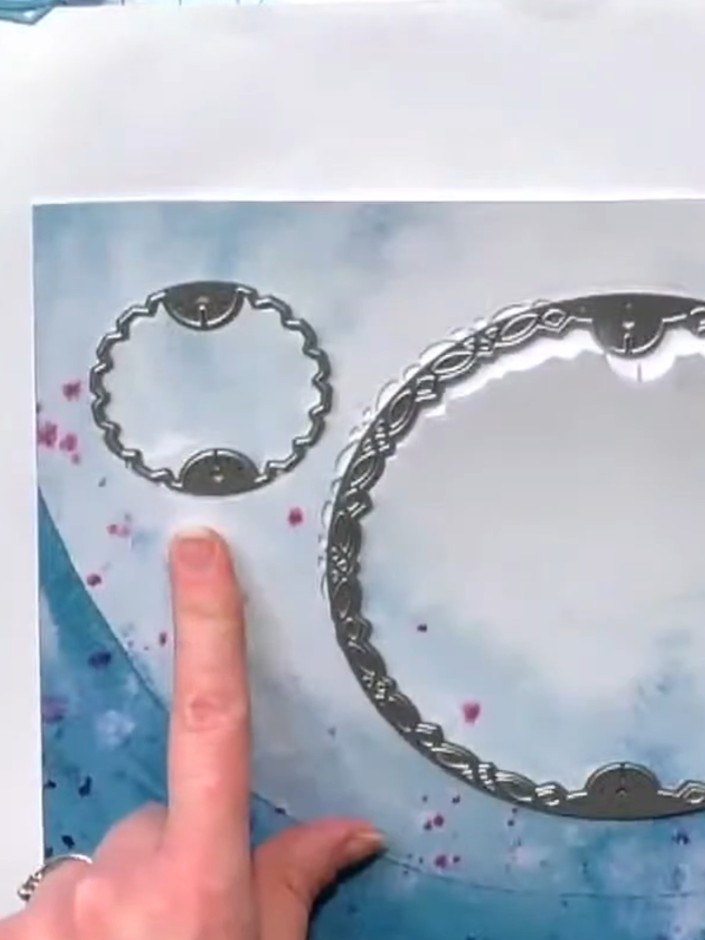 Step 1: Die-cut the largest aperture frame from your cardstock using the slot spin die from the crystal Christmas die 
