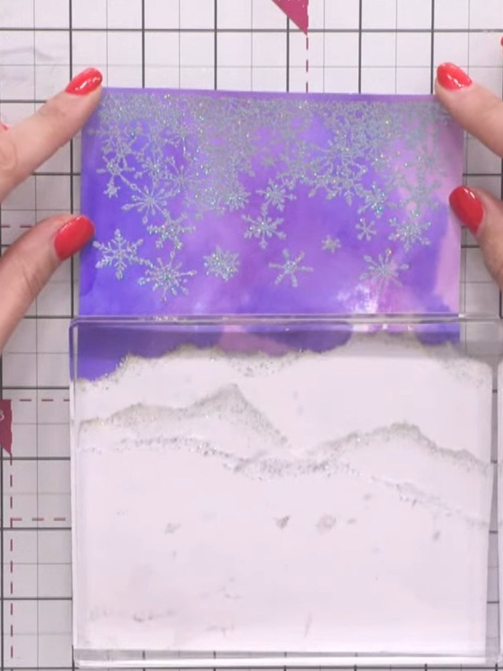 Stap 16: Trim away any excess snow drift pieces that extend beyond the right edge of the card using scissors to create 