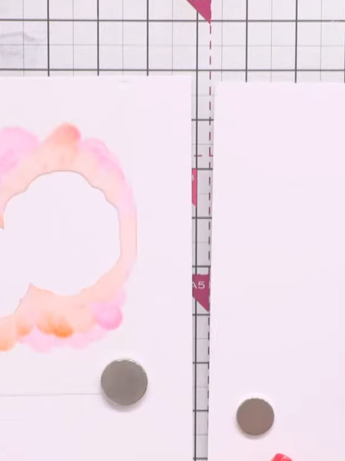 Passo 1: Prepare two pieces of white card stock and secure them to your work mat using repositionable tape at the top l