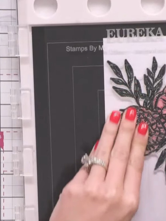 Passo 11: Die-cut the stamped floral designs using the coordinating die from the Quattro D Spring Blooms set, ensuring a