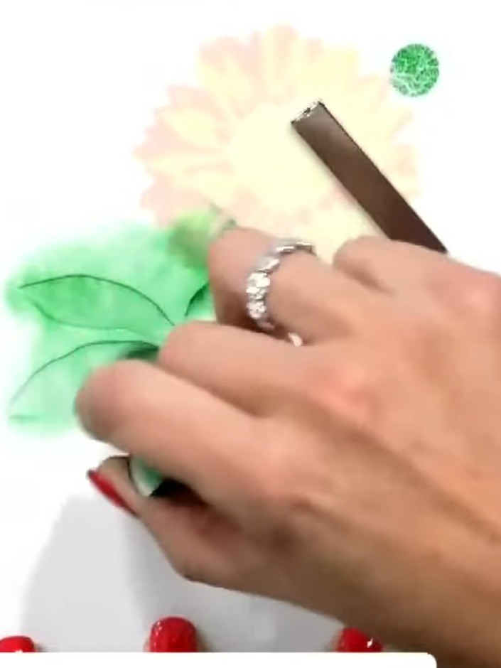 Passo 5: Position stencil four over your card and apply darker green ink using a blending sponge to build depth in the 