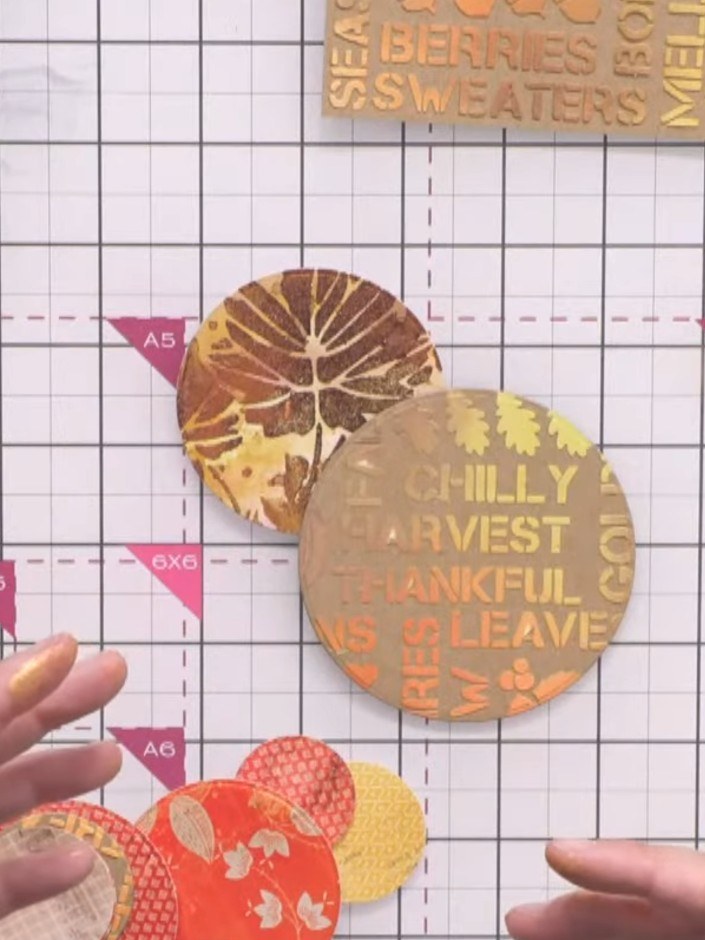 Passo 5: Die-cut both stencilled backgrounds into circles using the tree line die set, selecting the best portions of e
