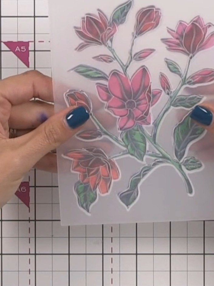 Passo 10: Mount the embossed floral piece onto a white card base. Add your chosen sentiment in the centre of the design 