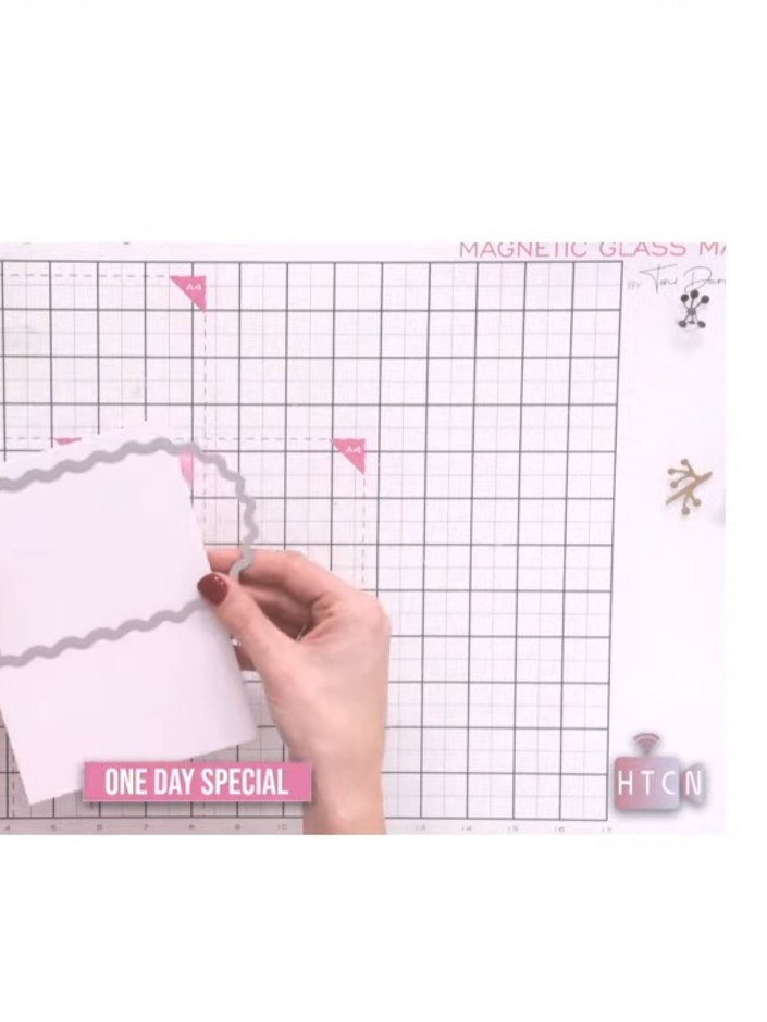 Shaped Card Using Wavy Arch Die - the finished project