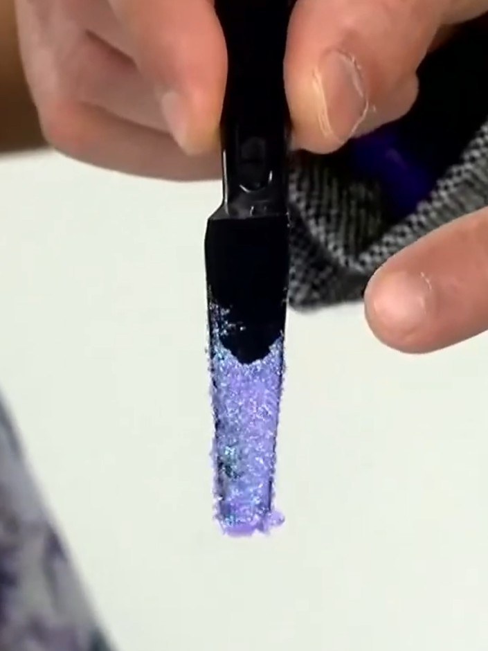 Step 5: Rinse the stencil under running water to remove all glitter paste residue. Clean thoroughly to ensure the sten