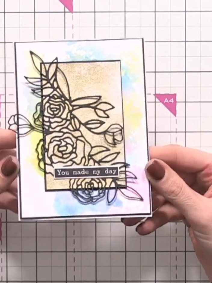 Mehrlagige Farbhintergrund-Karte mit gestanzter Blume - the finished project